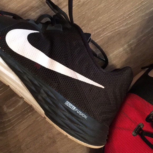 Like NEW NIKE Training Dual Fusion 10 Red N Black - Picture 2 of 8